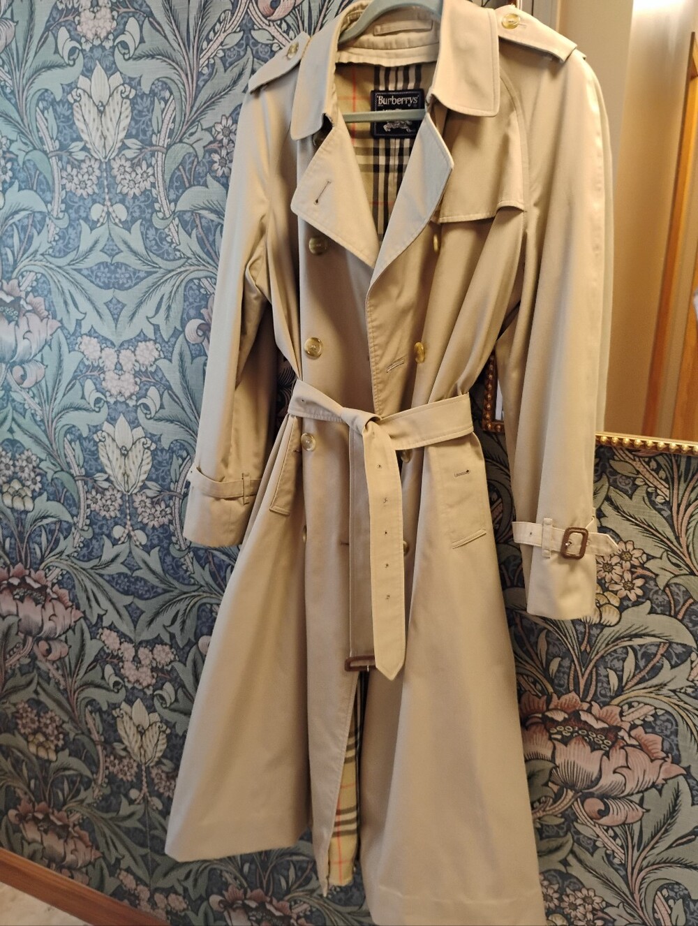 Vintage Burberry Beige Trench Coat with Removable Liner - Picture 2 of 16